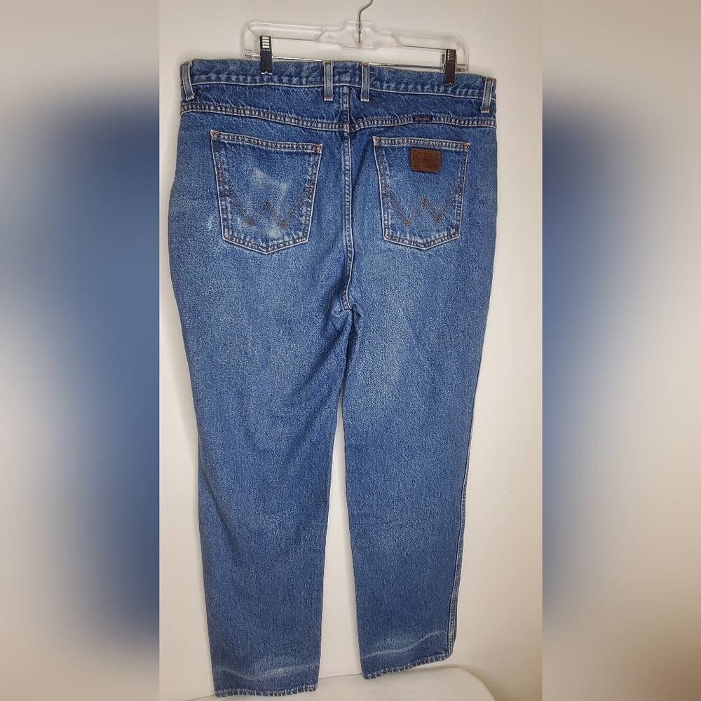 Wrangler Size 40x33 Classic Relaxed Fit Denim Jeans - Picture 3 of 9